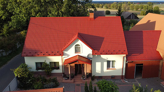 Anstrich von Blechdachziegeln in Bodzów