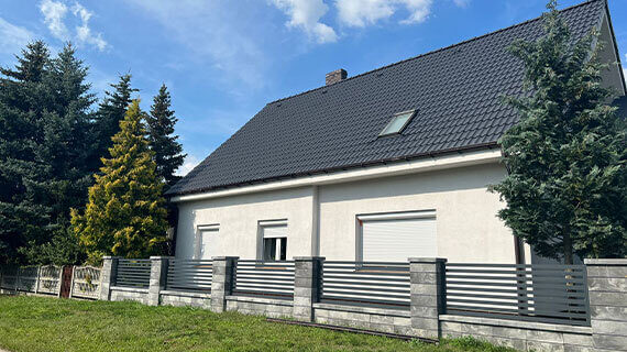 Dach- und Fassadenreinigung mit Anstrich 