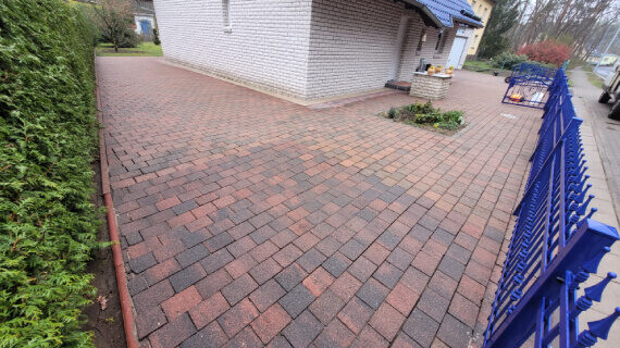 Pflasterreinigung vorher und nachher in Woltersdorf