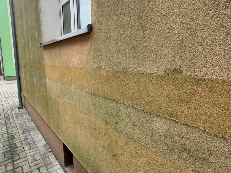 fassadenreinigung-renoskam vorher Fassadenreinigung und -imprägnierung