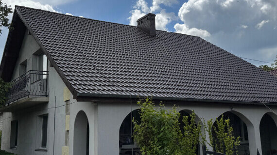 Dachreinigung und -anstrich in Wichów - VORHER NACHHER