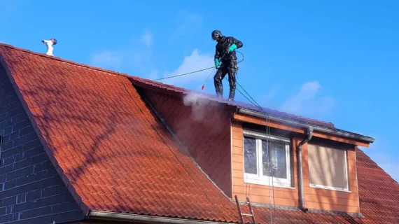 Professionelle Dachreinigung mit Hochdruck
