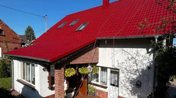 Dach nach dem Anstrich Bojadła