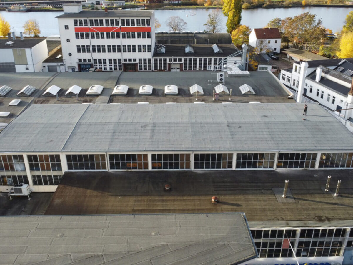 Fertiges Dach mit Dachpappe Fertiges Dach mit Dachpappe