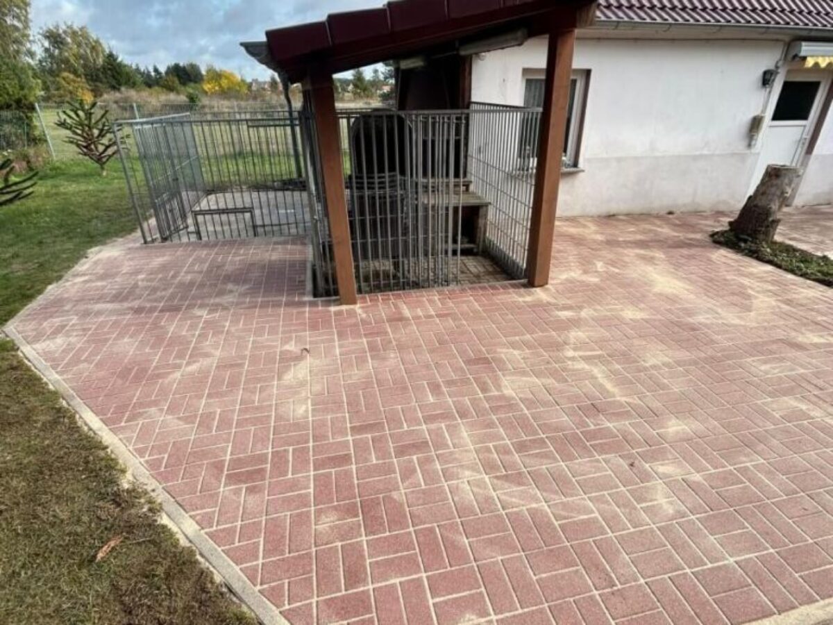 Nach der Reinigung und Renovierung der Pflastersteine - Nennhausen Nach der Reinigung und Renovierung der Pflastersteine - Nennhausen