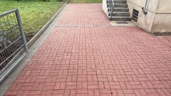 Reinigung und Sanierung der Pflasterflächen - Nennhausen