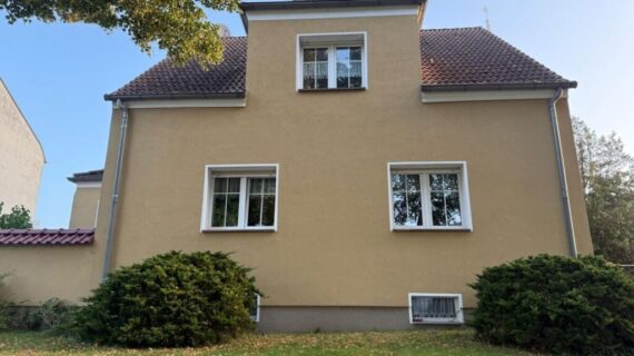 Vor der Dachreinigung und Dachbeschichtung - Roskow Dachreinigung und Dachbeschichtung in Roskow - vorher nachher