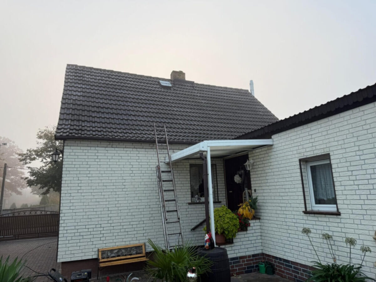 Dachreinigung und Dachbeschichtung in Luchhmee - vorcher