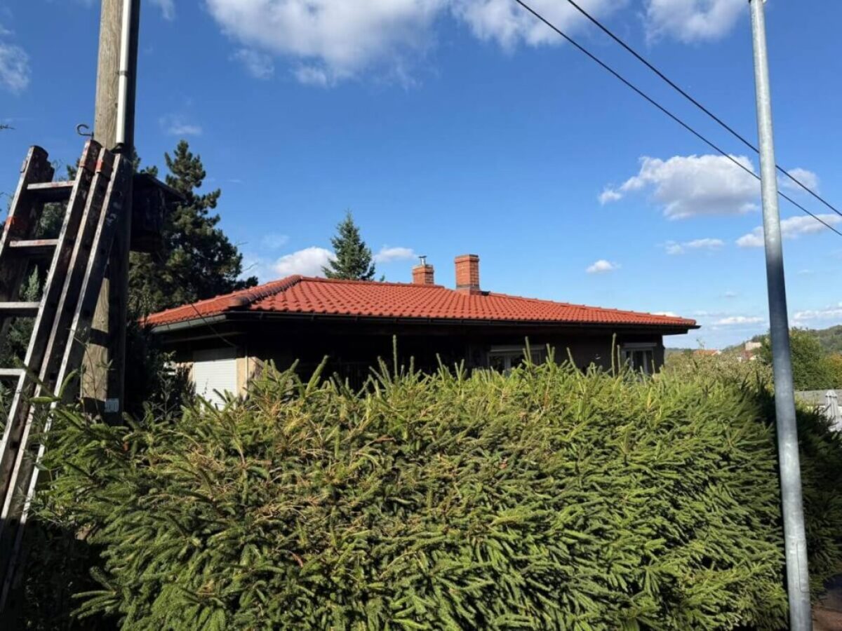 Nach der Dachreinigung im Sömnitzer Ring - Jahnatal