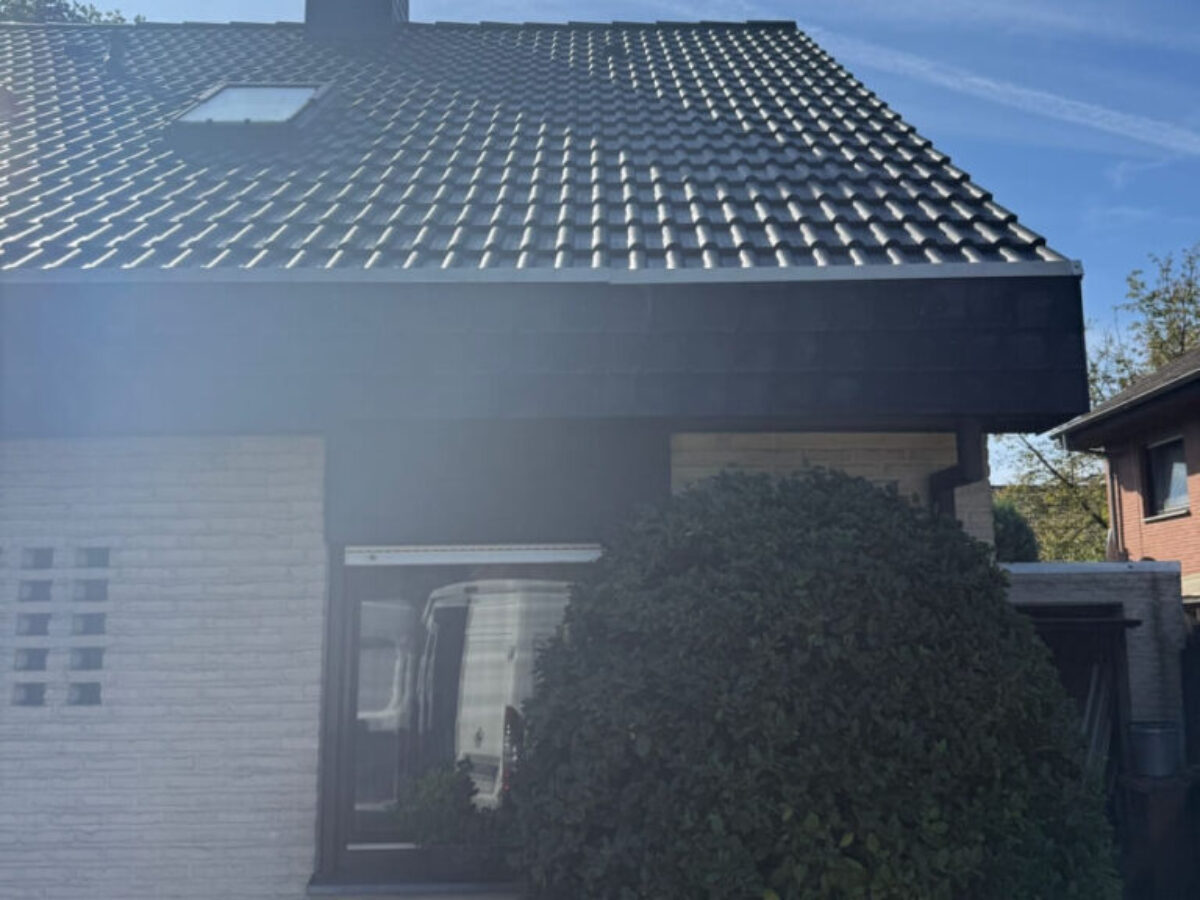 Nach der Dachreinigung und -anstrich - Ladbergen