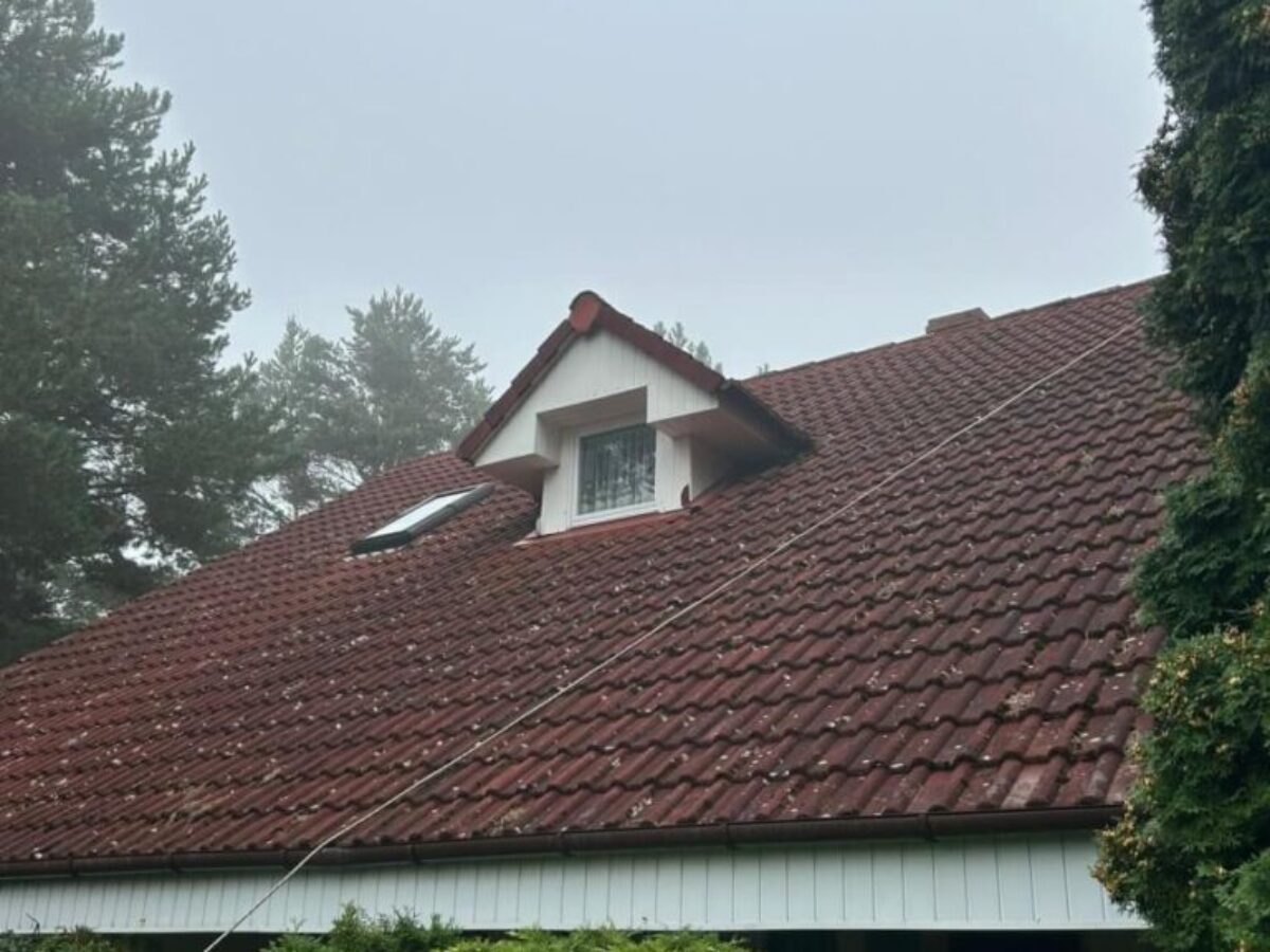 Vor der Dachbeschichtung in Jeziorna Vor der Dachbeschichtung in Jeziorna