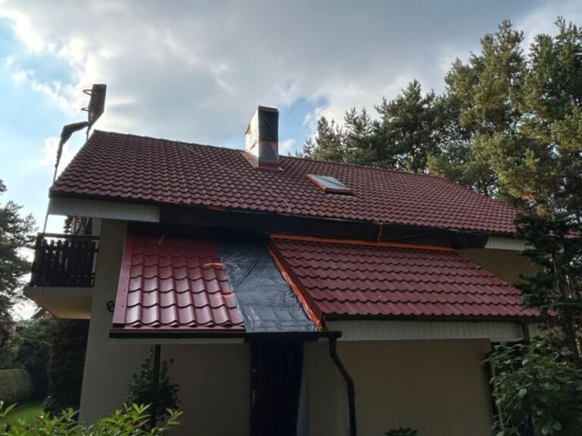 Vor der Dachbeschichtung in Jeziorna Vor der Dachbeschichtung in Jeziorna