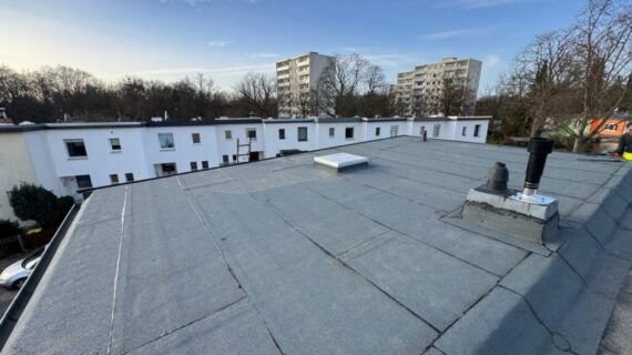 Umfassende Dämmung eines Flachdachs in Berlin