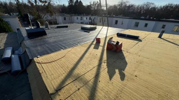 Berlin Umfassende Dämmung eines Flachdachs 